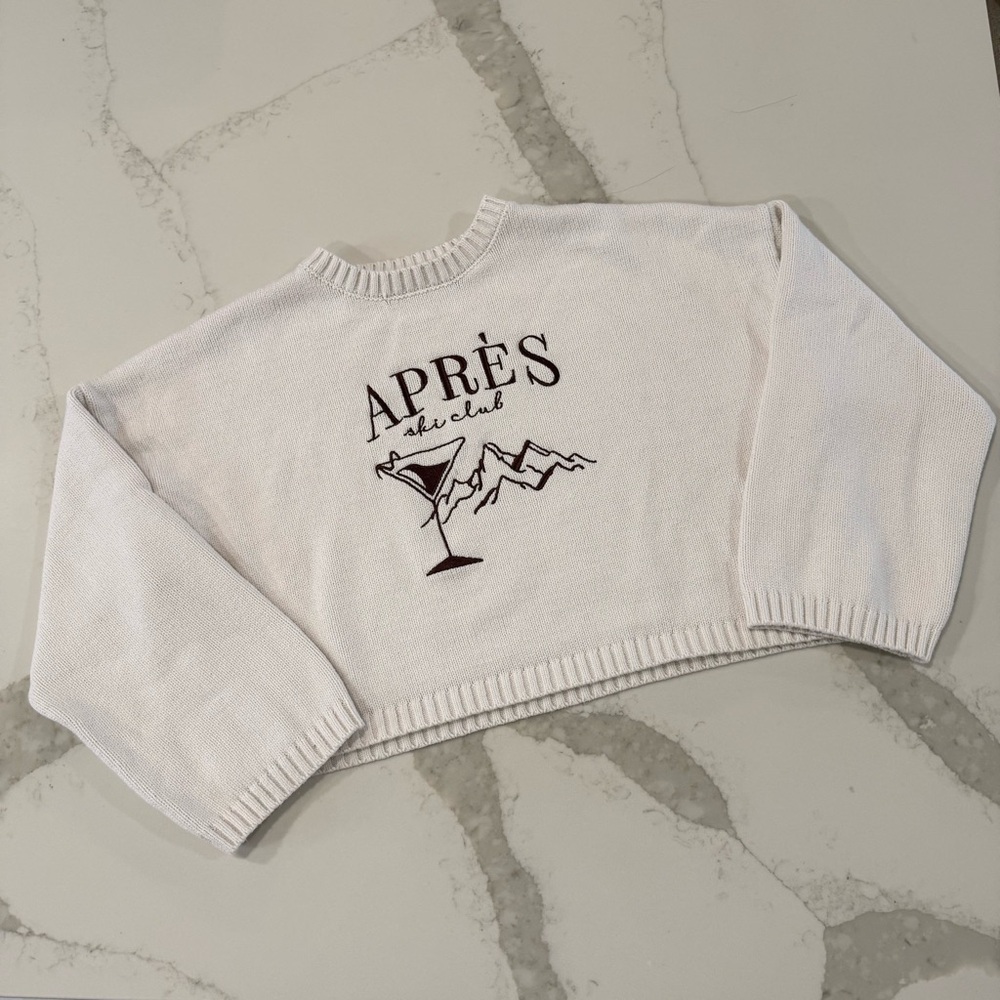 moon & madison White Crewneck Sweater with Black Apres Ski Graphic